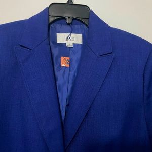 Le Suit 2 Piece Royal Blue Pant Suit. Preowned in good condition. Size 14